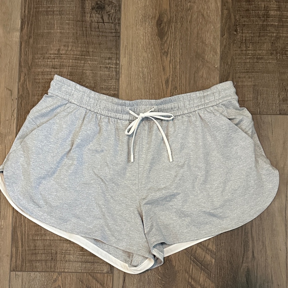 Lululemon Gray Women's Shorts size 10